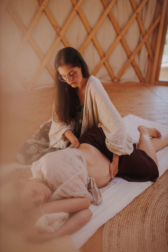 Doula Christina Ascher 1 Doula Begleitung in Schwangerschaft, Geburt & Wochenbett. Heilsame Rituale wie Motherblessing, Closing the Bones & liebevolle Begleitung von Sternenkind-Eltern - Doula Christina Ascher